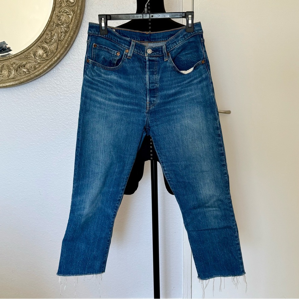 Levi’s 501 Straight Leg Raw Hem Jeans - Size 29